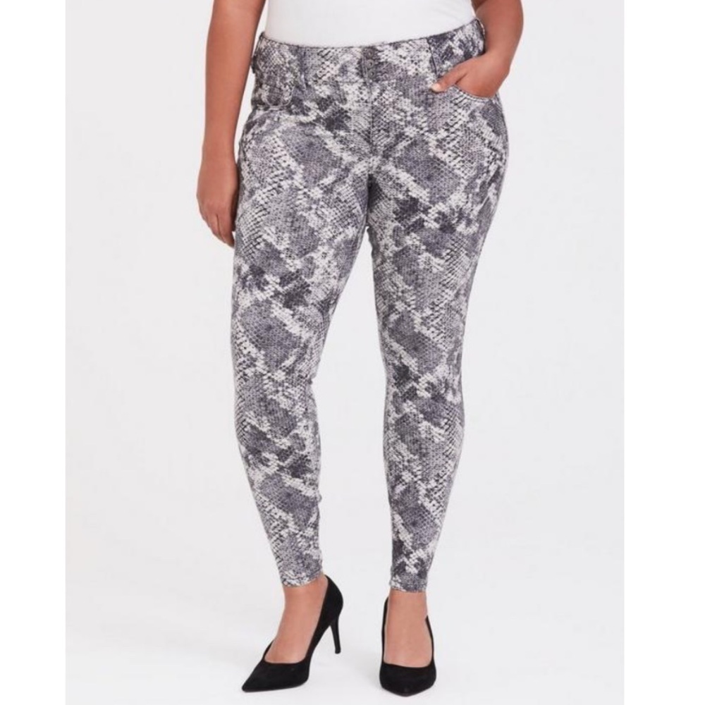 Torrid Super Stretch Gray Snakeskin Print Jegging Jeans 18T